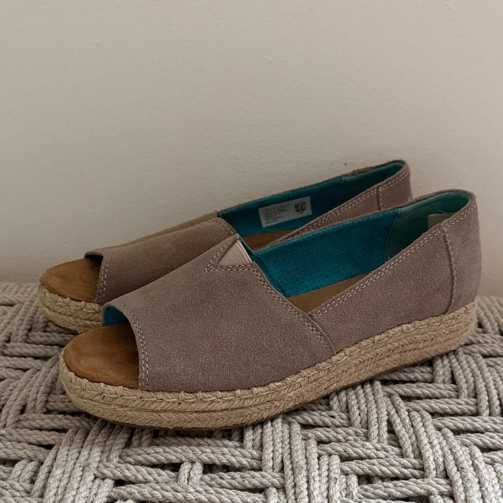 Toms Taupe Suede Espadrille Peep-Toe Flats with Teal Lining